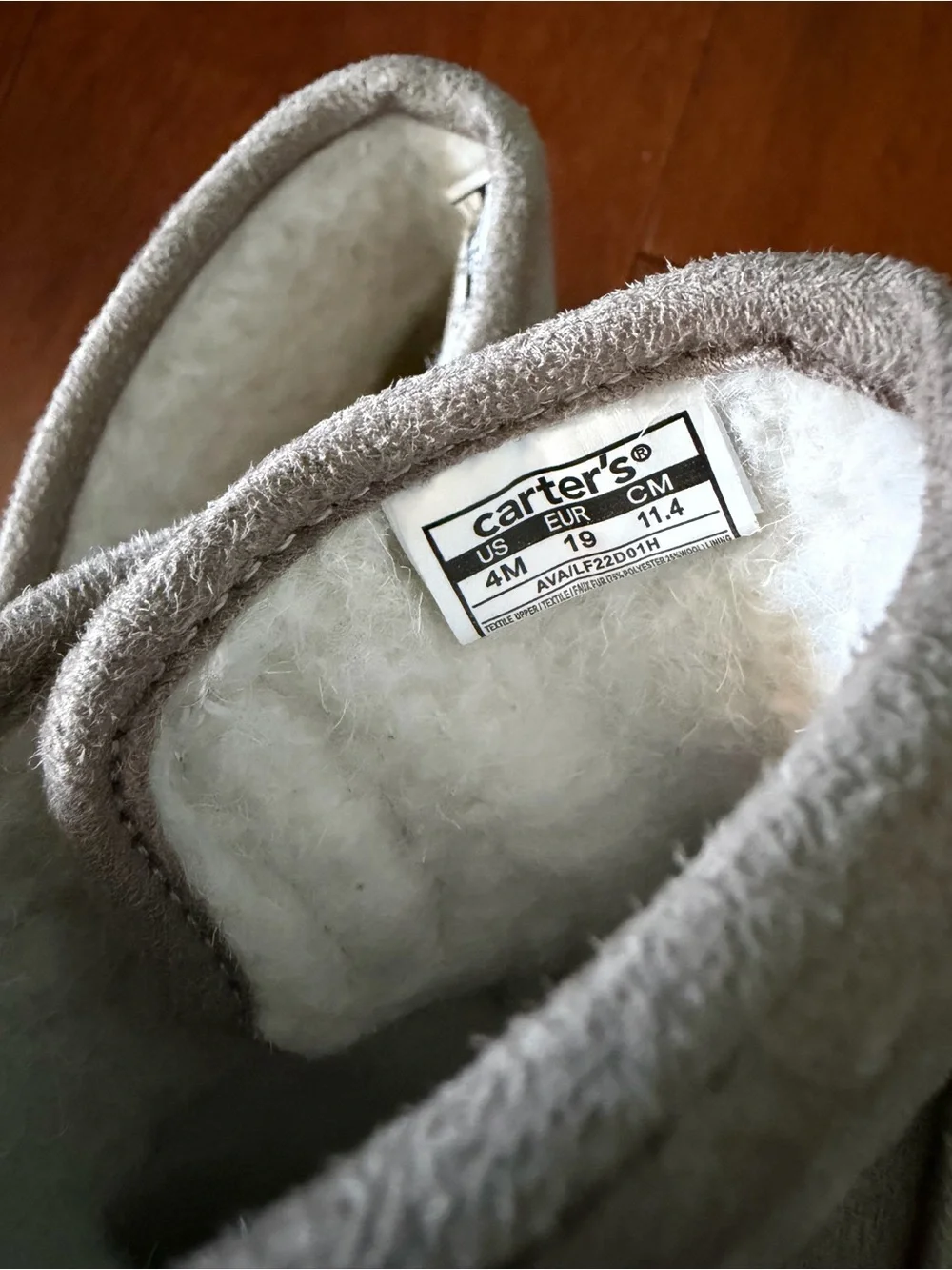Kids Plush-Lined Boot in Light Gray - Cozy Winter Footwear Size 4